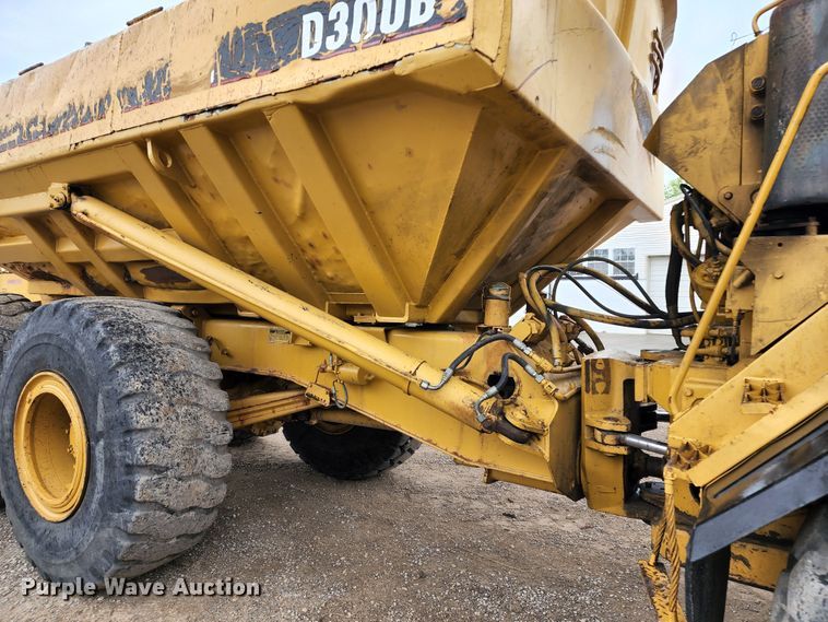 image for item KF9145 1989 Caterpillar D300B  haul truck