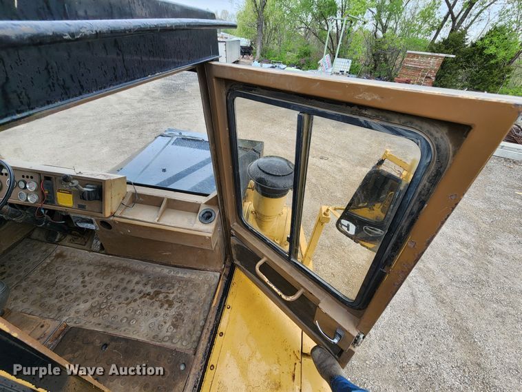 image for item KF9145 1989 Caterpillar D300B  haul truck