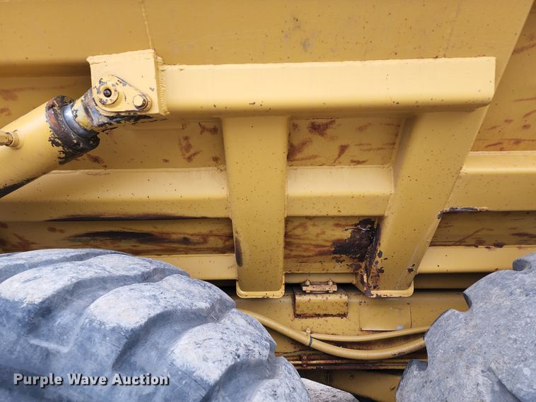 image for item KF9146 1993 Caterpillar D300D  haul truck