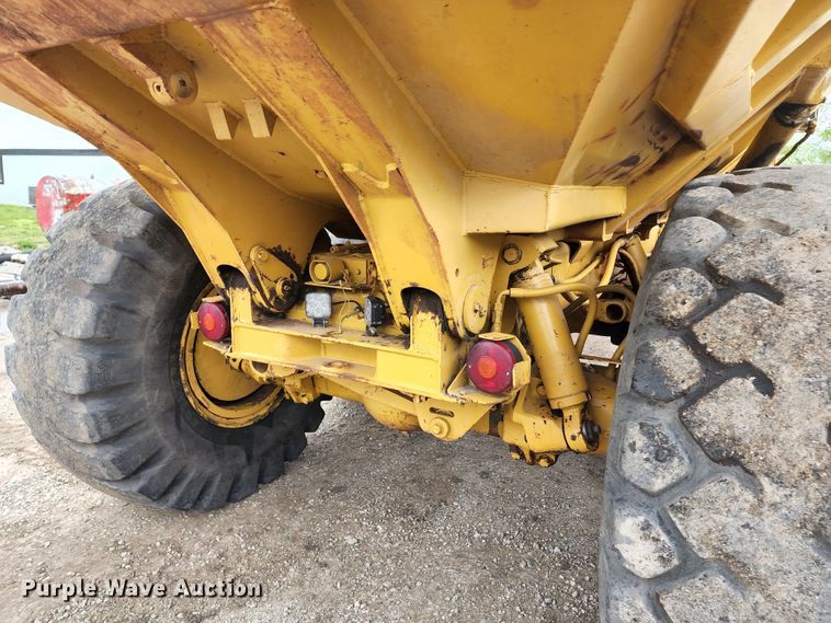 image for item KF9146 1993 Caterpillar D300D  haul truck