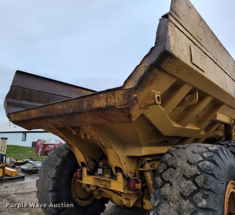 image for item KF9146 1993 Caterpillar D300D  haul truck