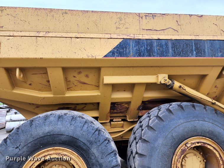 image for item KF9146 1993 Caterpillar D300D  haul truck