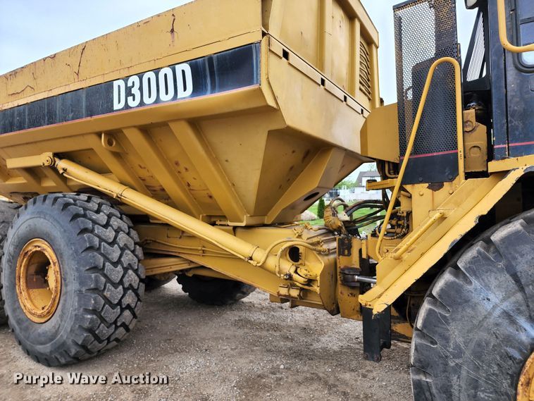 image for item KF9146 1993 Caterpillar D300D  haul truck