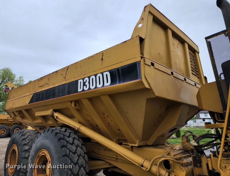 image for item KF9146 1993 Caterpillar D300D  haul truck
