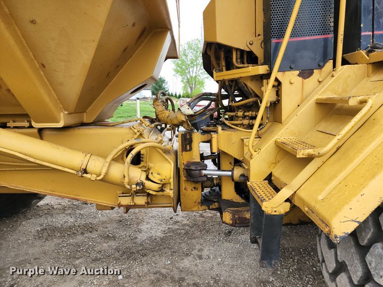 image for item KF9146 1993 Caterpillar D300D  haul truck