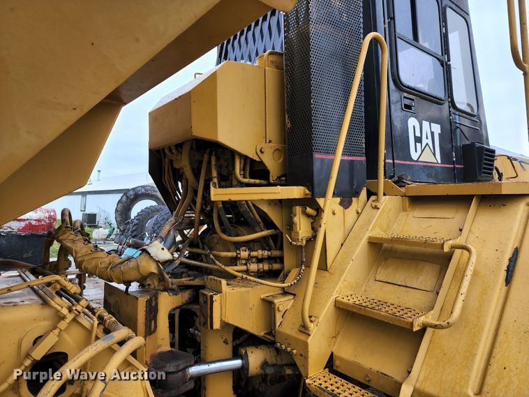 image for item KF9146 1993 Caterpillar D300D  haul truck