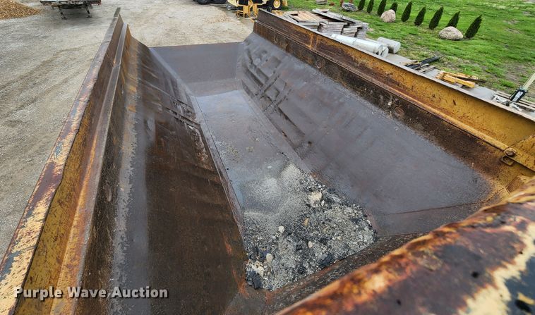 image for item KF9146 1993 Caterpillar D300D  haul truck