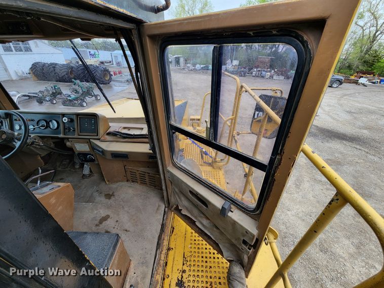 image for item KF9146 1993 Caterpillar D300D  haul truck