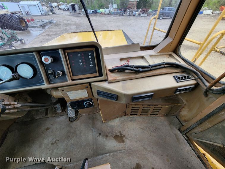 image for item KF9146 1993 Caterpillar D300D  haul truck