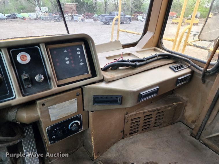 image for item KF9146 1993 Caterpillar D300D  haul truck