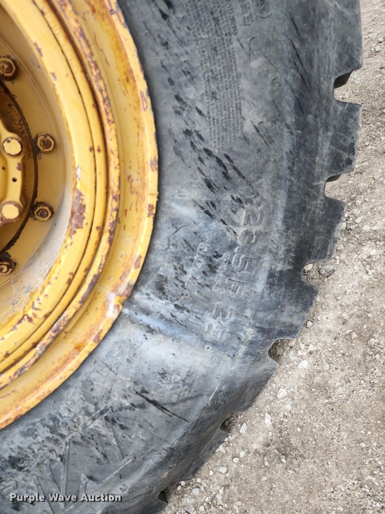 image for item KF9146 1993 Caterpillar D300D  haul truck