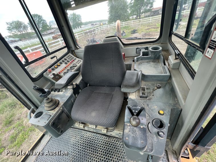 image for item KG9736 2004 John Deere 655C  track loader