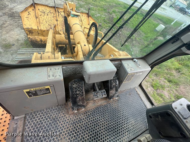 image for item KG9736 2004 John Deere 655C  track loader