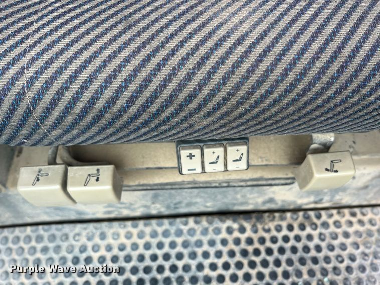 image for item KG9736 2004 John Deere 655C  track loader