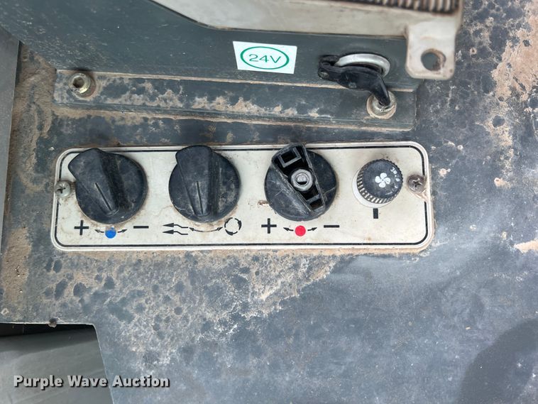 image for item KG9736 2004 John Deere 655C  track loader