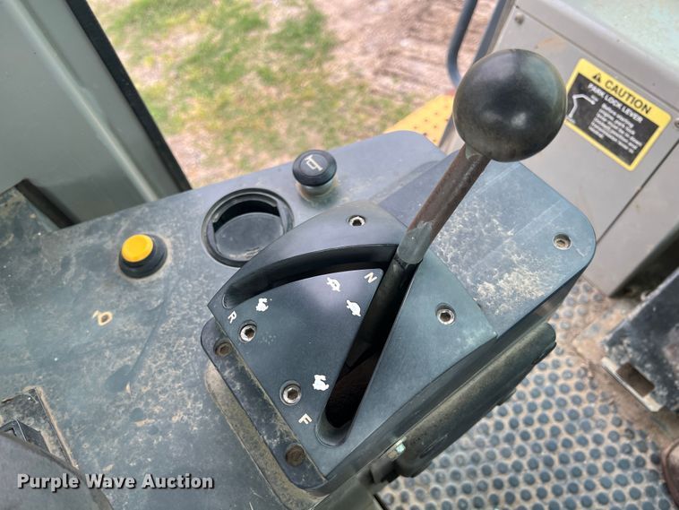 image for item KG9736 2004 John Deere 655C  track loader