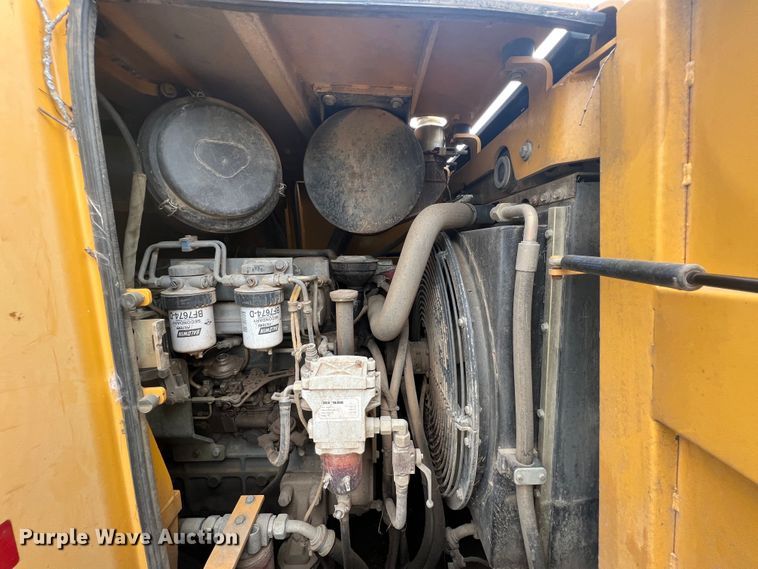 image for item KG9736 2004 John Deere 655C  track loader