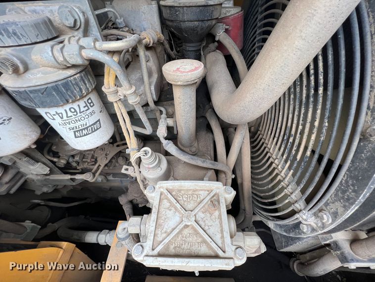 image for item KG9736 2004 John Deere 655C  track loader