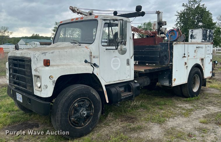 image for item KG9737 1983 International 1955  utility / service truck
