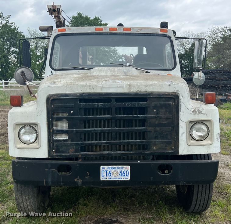 image for item KG9737 1983 International 1955  utility / service truck