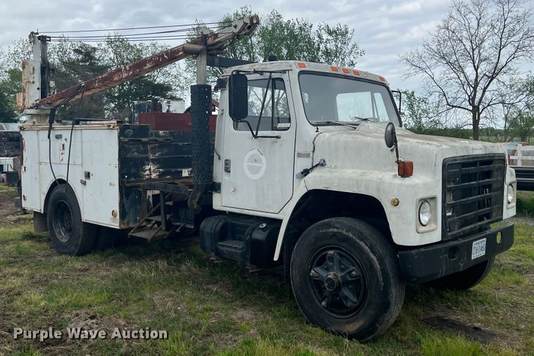 image for item KG9737 1983 International 1955  utility / service truck