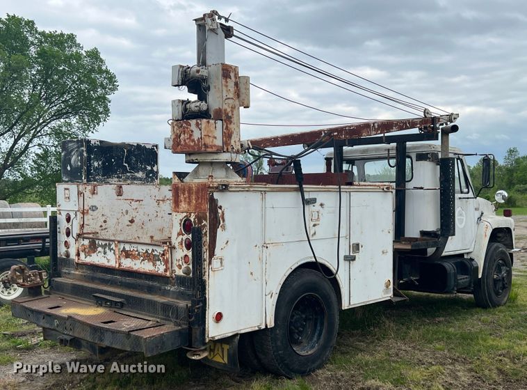 image for item KG9737 1983 International 1955  utility / service truck