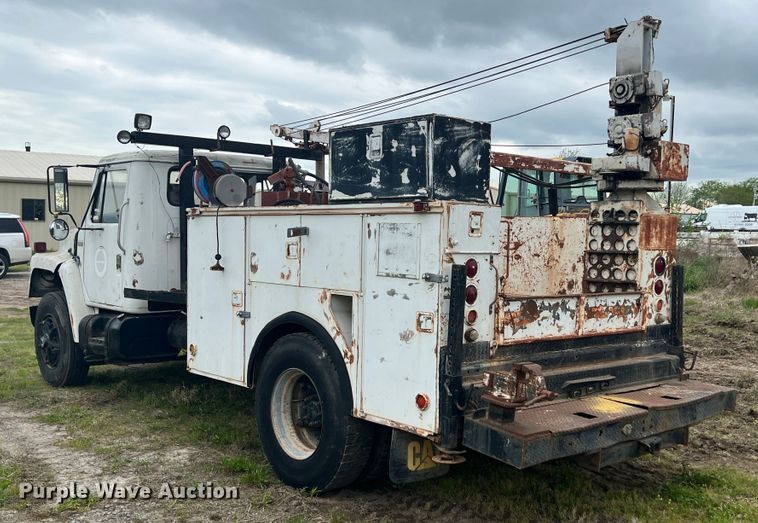 image for item KG9737 1983 International 1955  utility / service truck