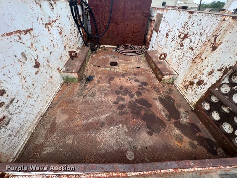 image for item KG9737 1983 International 1955  utility / service truck