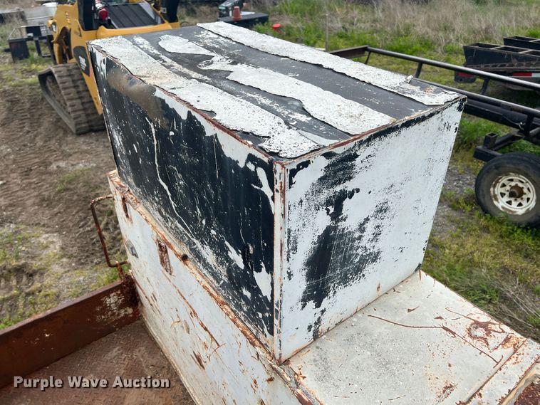 image for item KG9737 1983 International 1955  utility / service truck