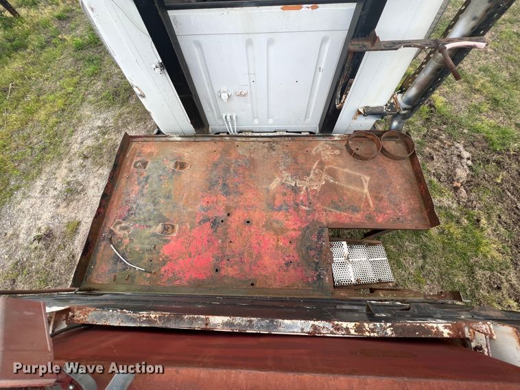 image for item KG9737 1983 International 1955  utility / service truck