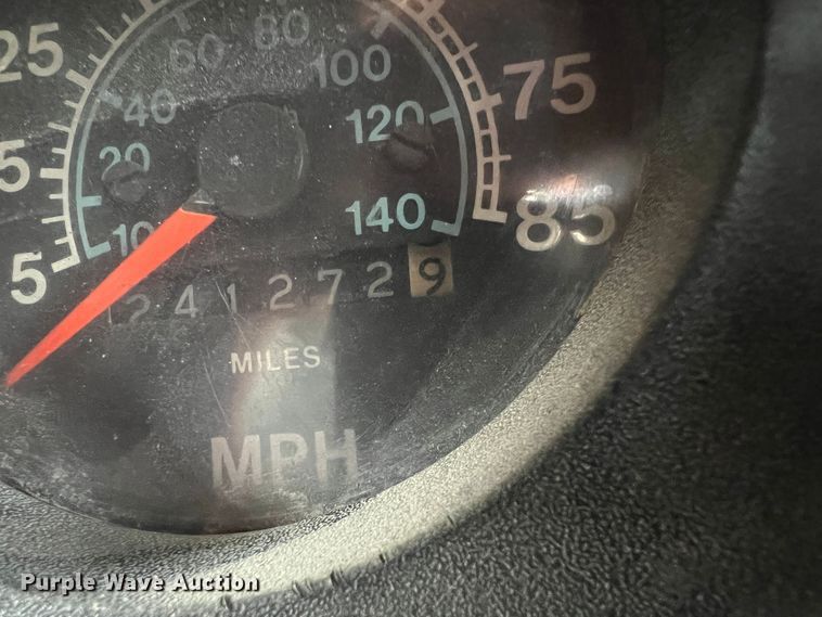 image for item KG9737 1983 International 1955  utility / service truck