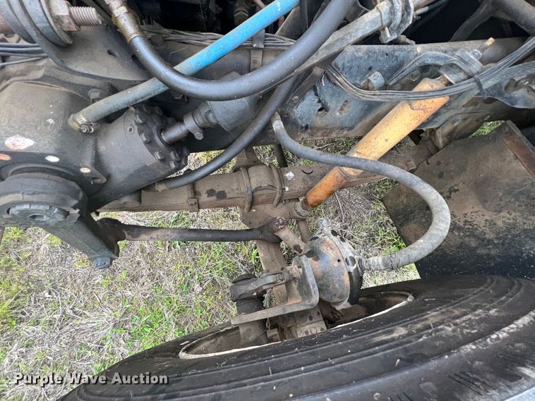 image for item KG9737 1983 International 1955  utility / service truck