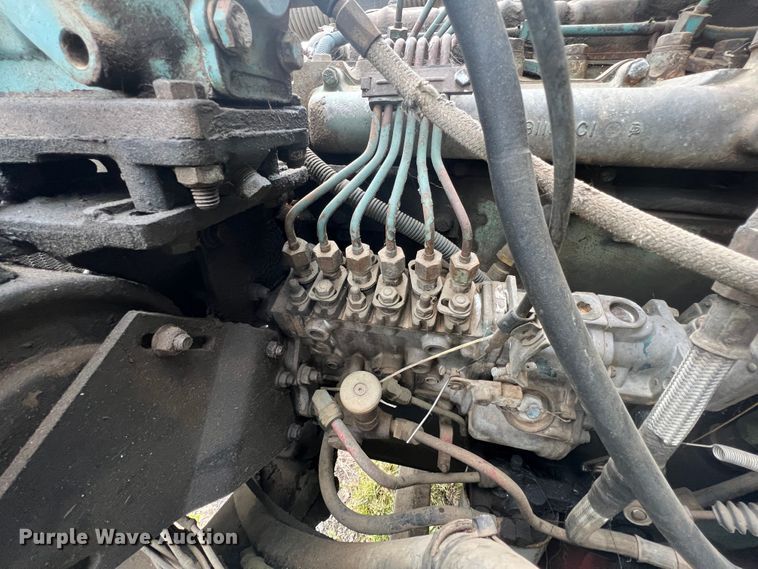 image for item KG9737 1983 International 1955  utility / service truck