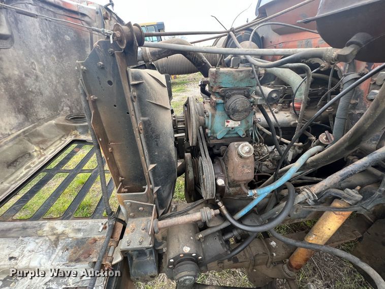 image for item KG9737 1983 International 1955  utility / service truck