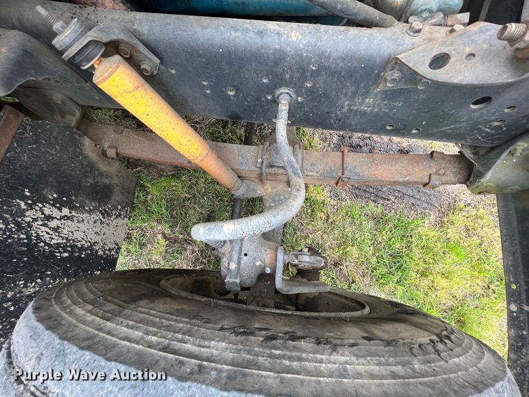 image for item KG9737 1983 International 1955  utility / service truck