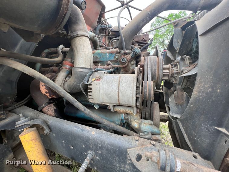 image for item KG9737 1983 International 1955  utility / service truck