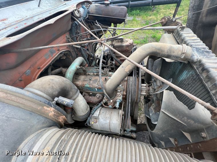 image for item KG9737 1983 International 1955  utility / service truck