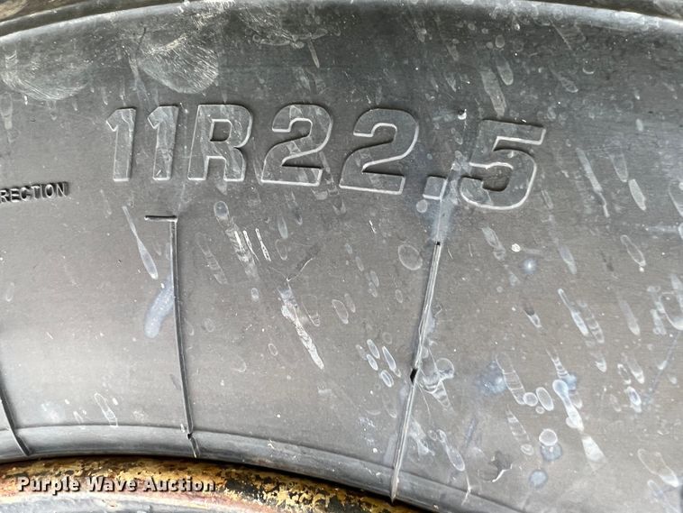 image for item KG9737 1983 International 1955  utility / service truck