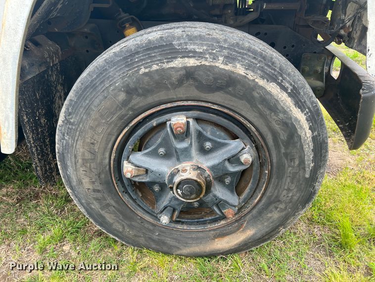 image for item KG9737 1983 International 1955  utility / service truck