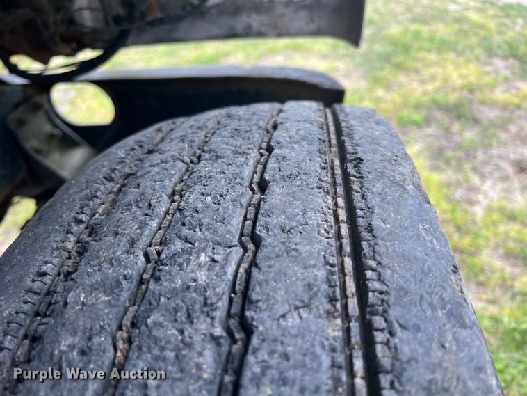 image for item KG9737 1983 International 1955  utility / service truck