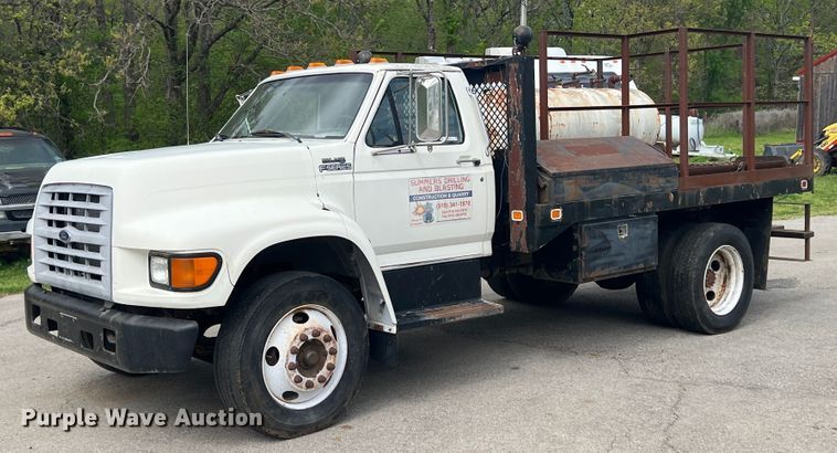 image for item KG9741 1998 Ford F800  flatbed truck