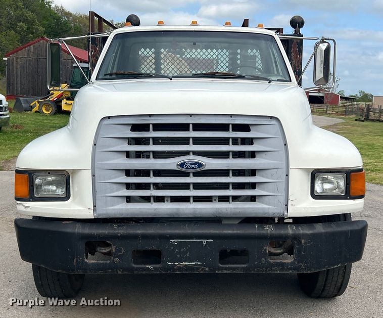 image for item KG9741 1998 Ford F800  flatbed truck