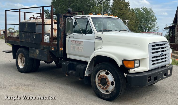 image for item KG9741 1998 Ford F800  flatbed truck
