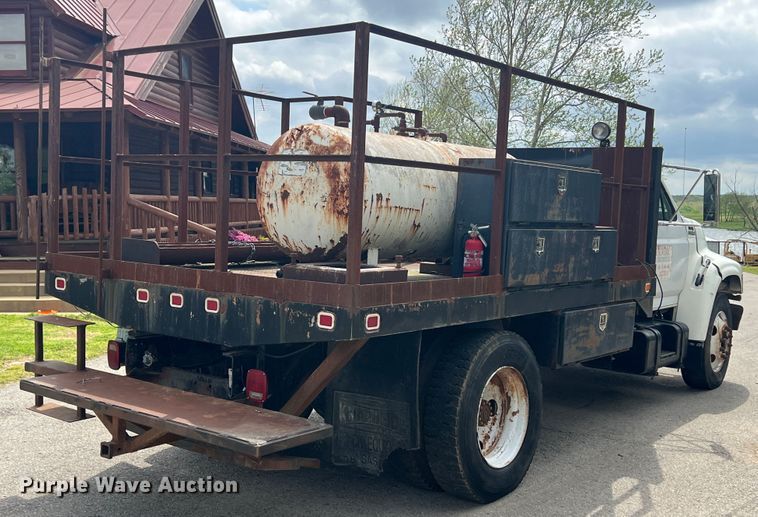 image for item KG9741 1998 Ford F800  flatbed truck