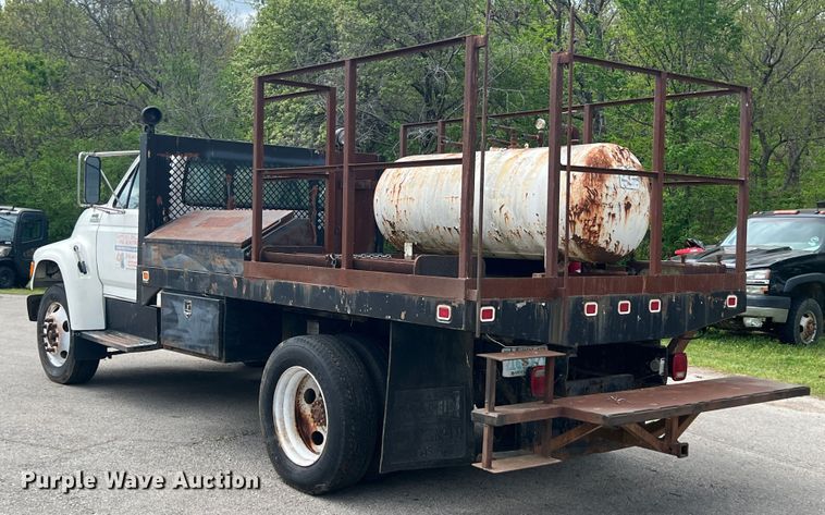 image for item KG9741 1998 Ford F800  flatbed truck