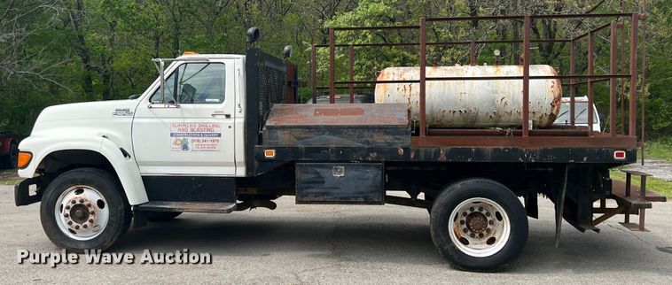image for item KG9741 1998 Ford F800  flatbed truck