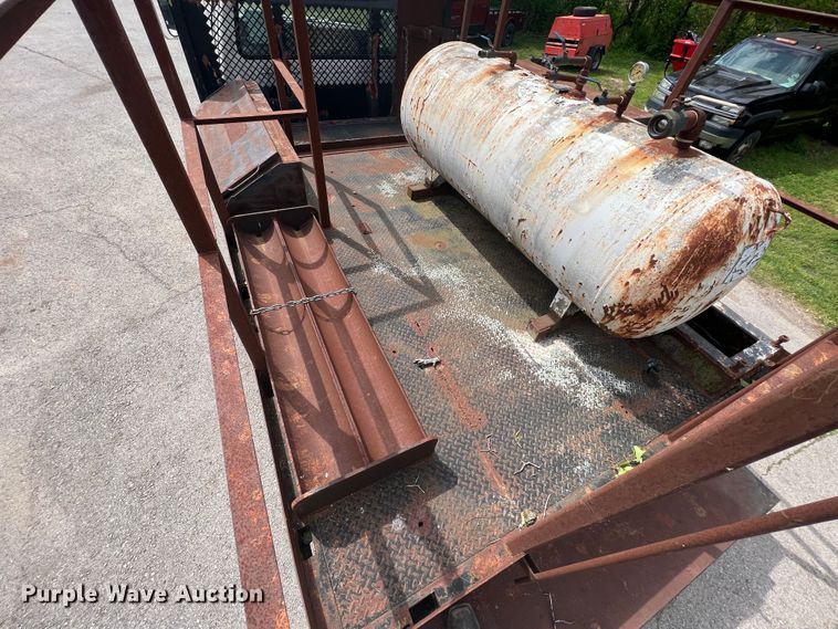 image for item KG9741 1998 Ford F800  flatbed truck