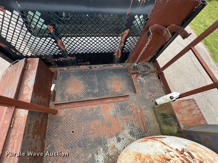 image for item KG9741 1998 Ford F800  flatbed truck