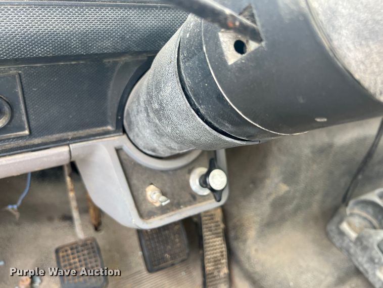 image for item KG9741 1998 Ford F800  flatbed truck