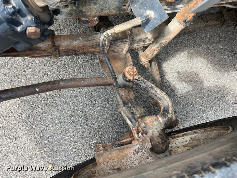 image for item KG9741 1998 Ford F800  flatbed truck